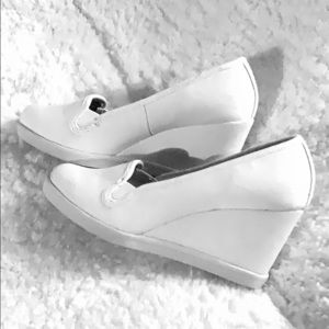 White wedges